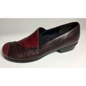 MUNRO Shoes  Leather Burgundy Flats Penny Loafers comfort Slip Ons size 7.5 M‎
